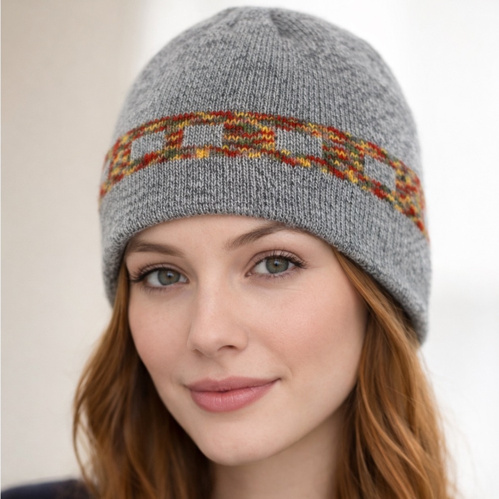 Gray knit abstract print winter beanie hat